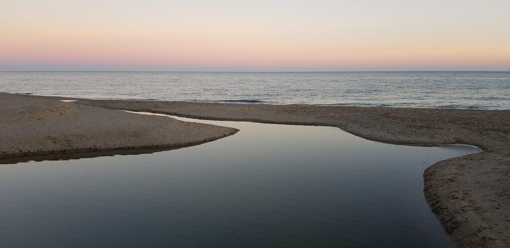 Copyright: Account: manolofranco, URL: https://pixabay.com/de/photos/sonnenuntergang-frieden-friedlich-3867720/, zuletzt aufgerufen am 11.1.2026.