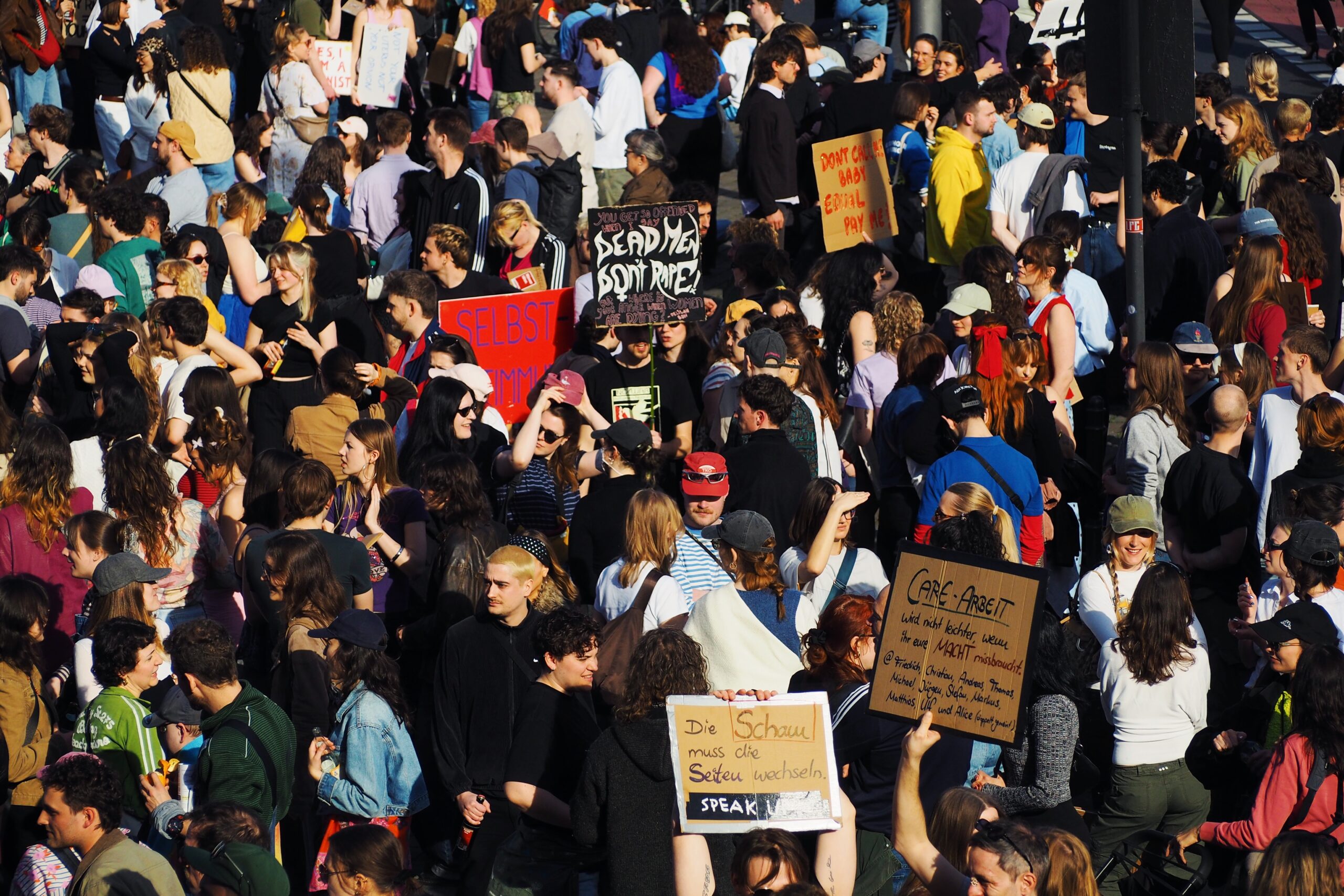 Female Rage Bait: Vom digitalen Aktivismus zum politischen Widerstand